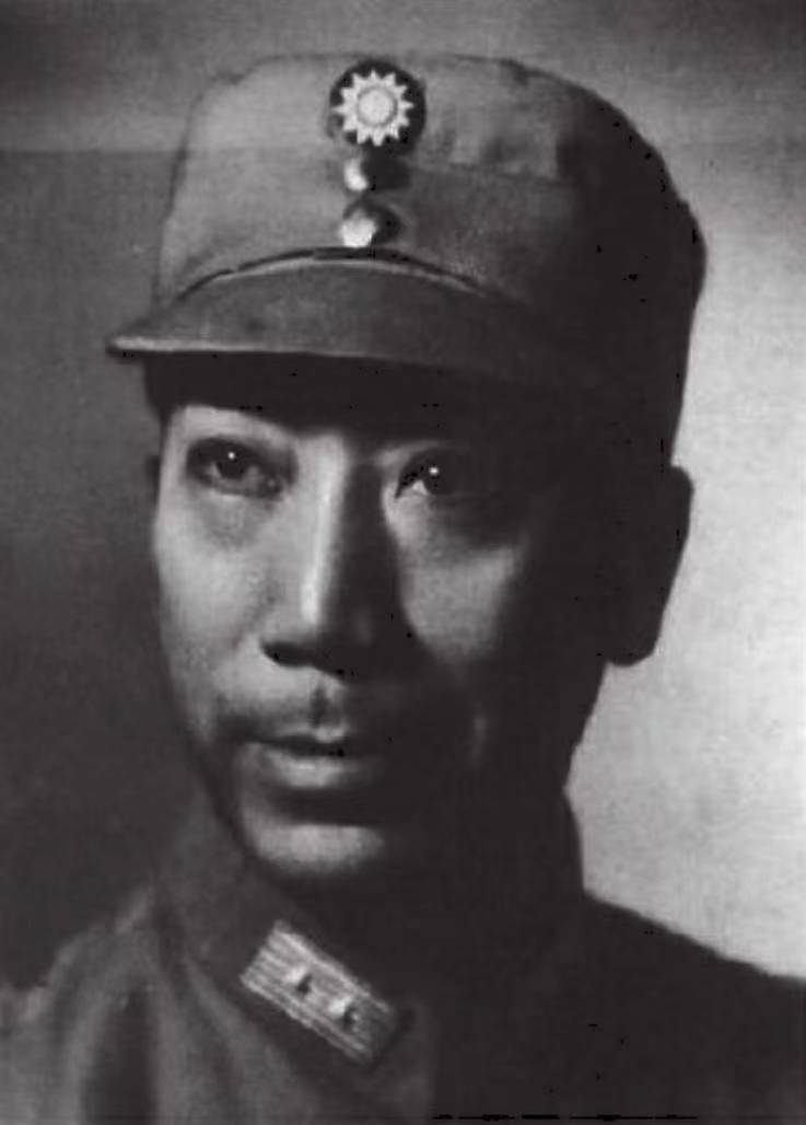 沈醉交给戴笠一封信,戴笠不说话,只一个动作,沈醉吓得连忙摆手