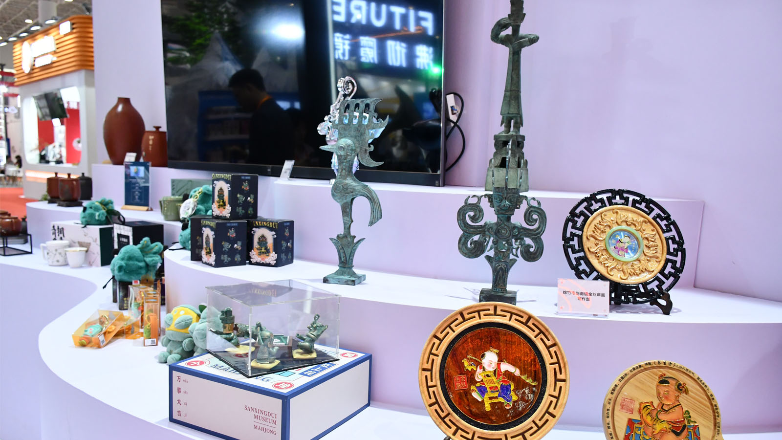 四川传统文化创意出圈 三星堆文创产品今年一季度卖出1500万