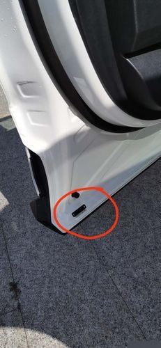 十代雅阁车门排水孔在哪里