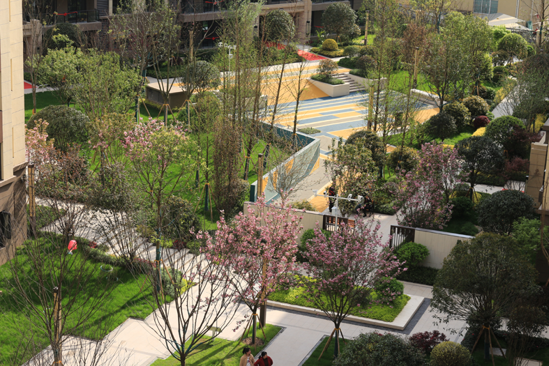 "交房即交证",碧桂园天麓府上百户业主交付现场拿到房产证