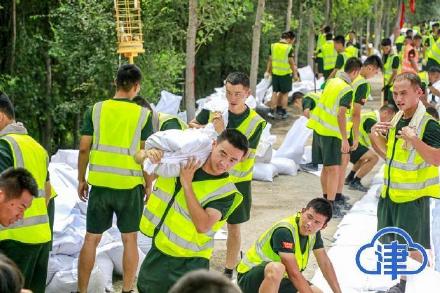 用忠诚守护万家灯火 ── 天津警备区依令而动当好军地联合行动中枢