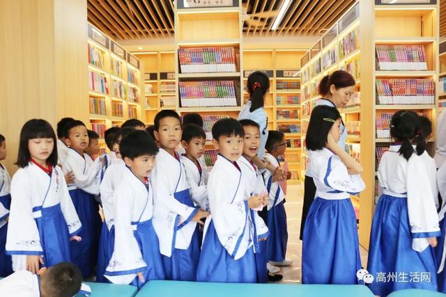 投资300多万!高州这间学校图书馆揭牌开馆