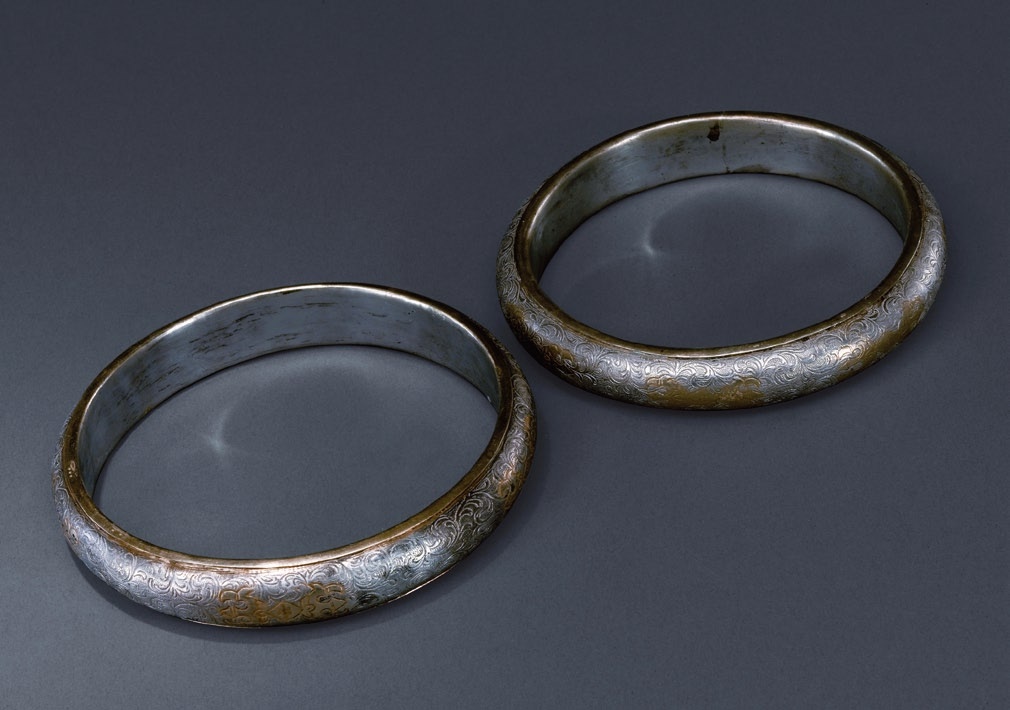 「每日瑰宝」唐鎏金三钴杵纹银臂钏