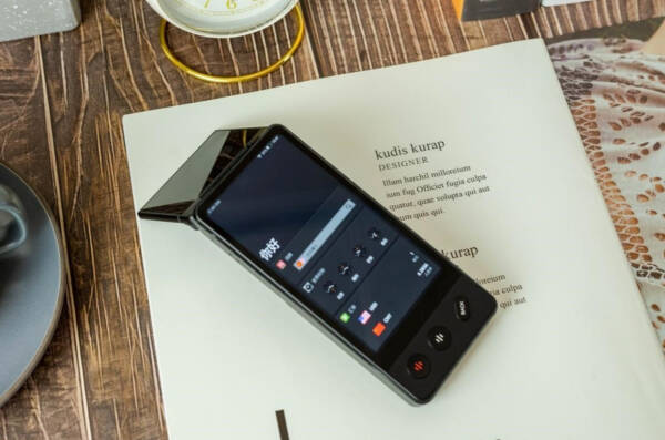 科大讯飞双屏翻译机测评:同声传译,语种全