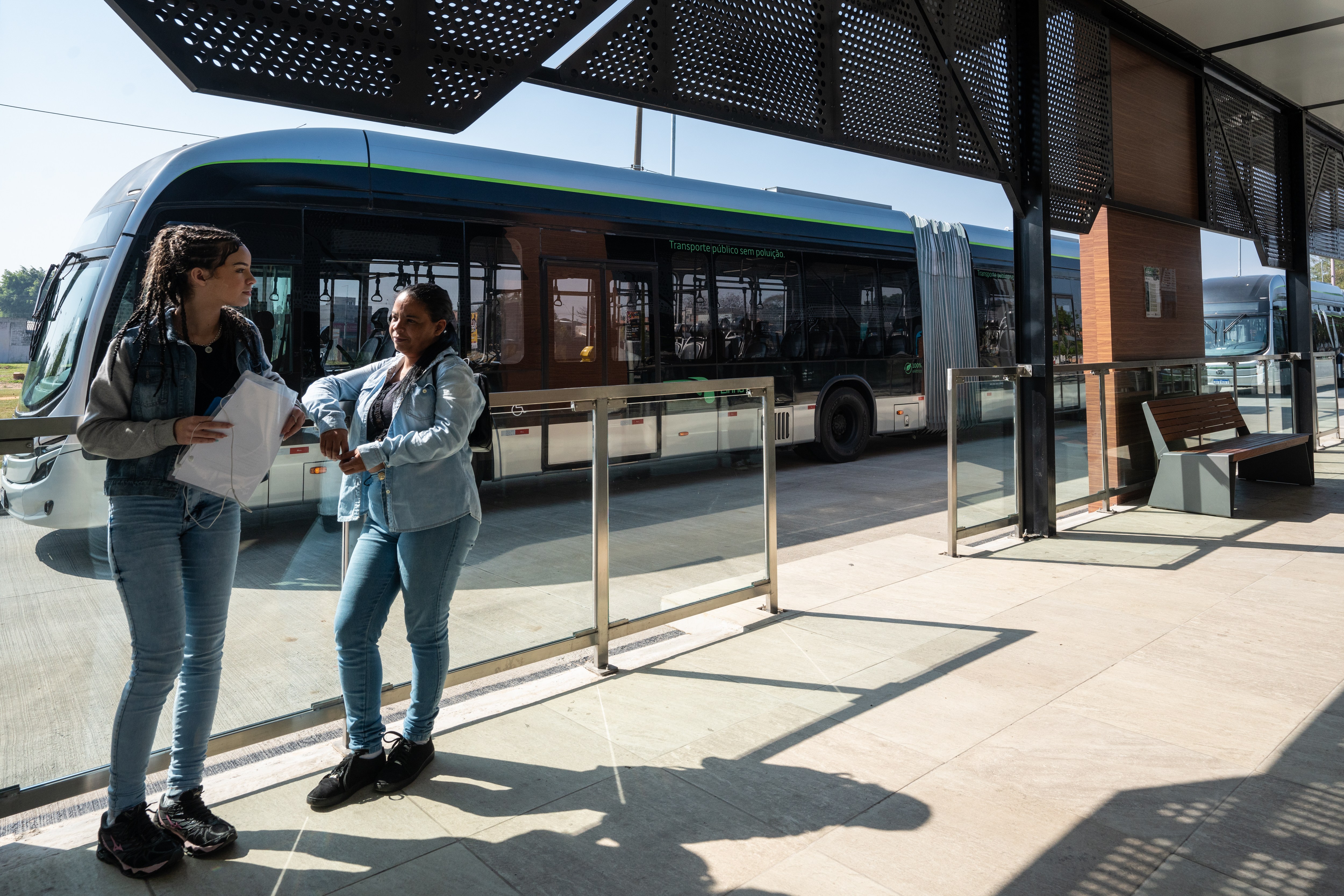 (国际)巴西航天城公交"绿线"上的中国电动大巴