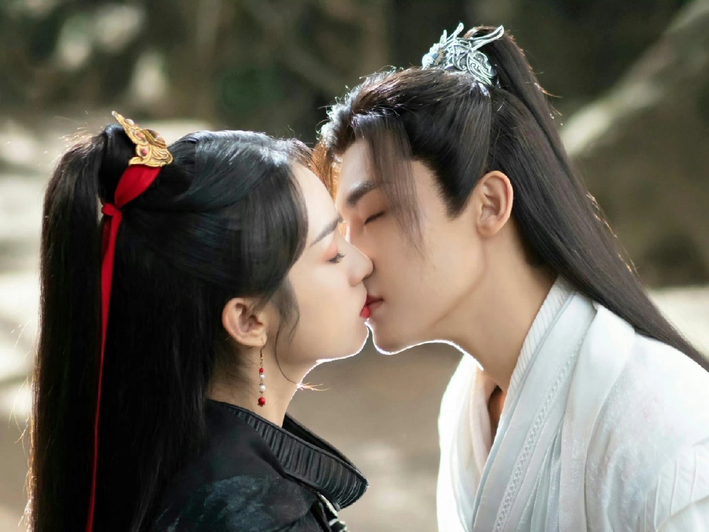 侯明昊和周也主演的《护心》高清壁纸