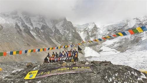 今年登顶珠峰第一人马啸来自深圳 仅用9天完成登顶