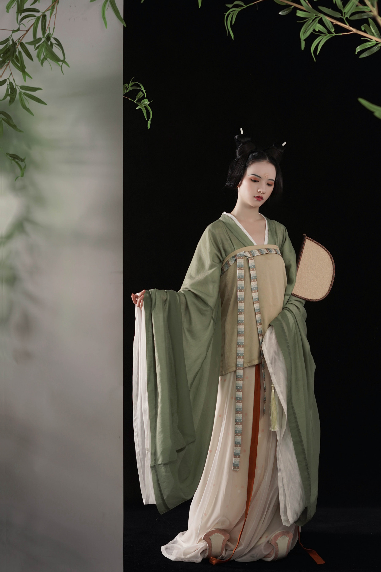 南北朝的审美有多绝?看看复原款汉服就知道了,清雅又高级