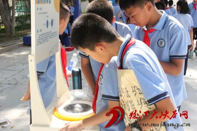 全国科普日活动走进怒江州实验小学