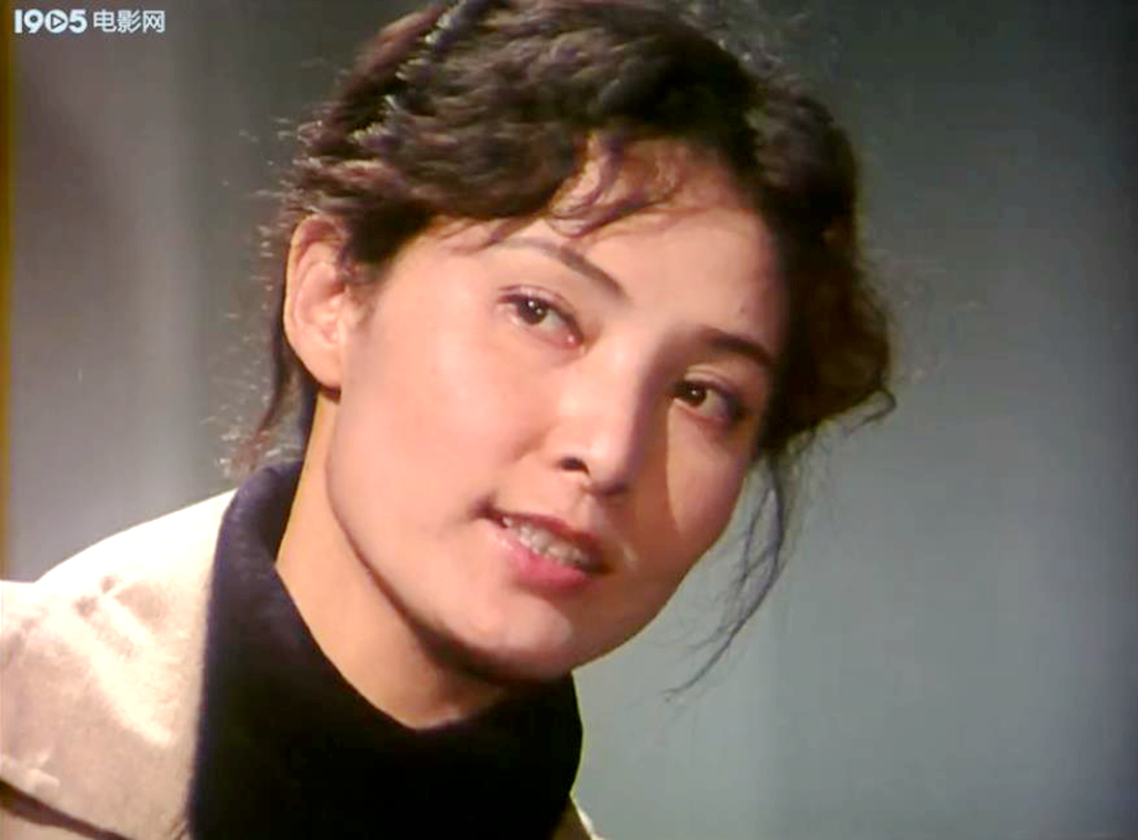 老电影《神女峰的迷雾》,集惊悚悬疑爱情等元素于一身,曾经热映