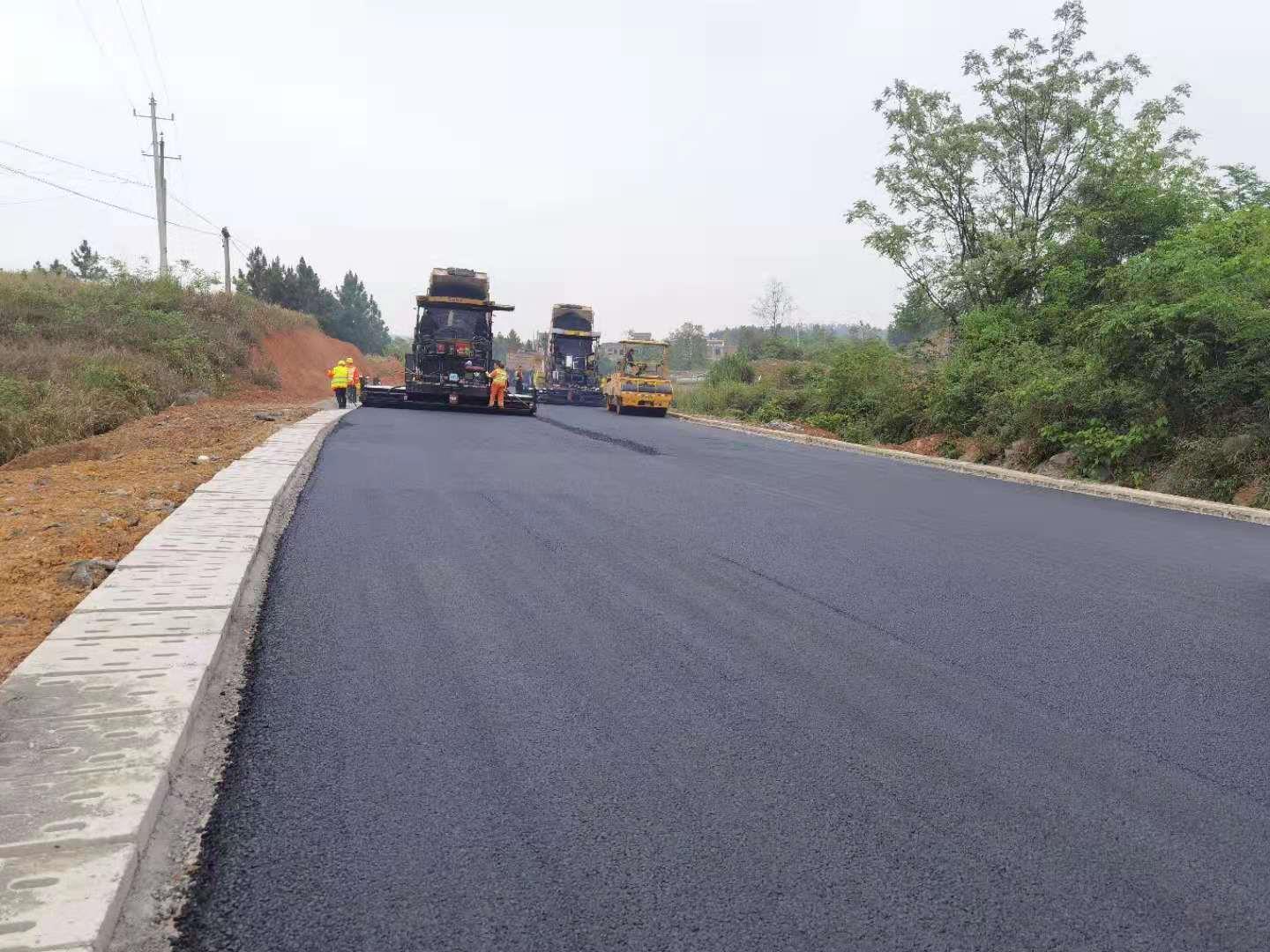 g234新土公路沥青混凝土路面施工完成