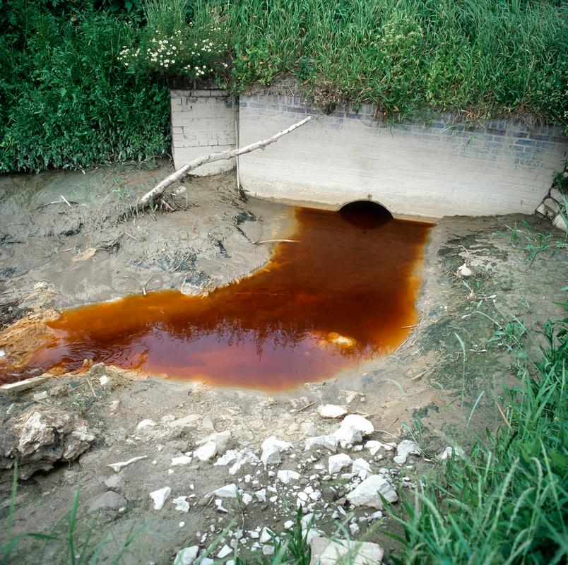 强降雨导致湖南养猪场粪水泄漏,政府迅速反应避免生态影响