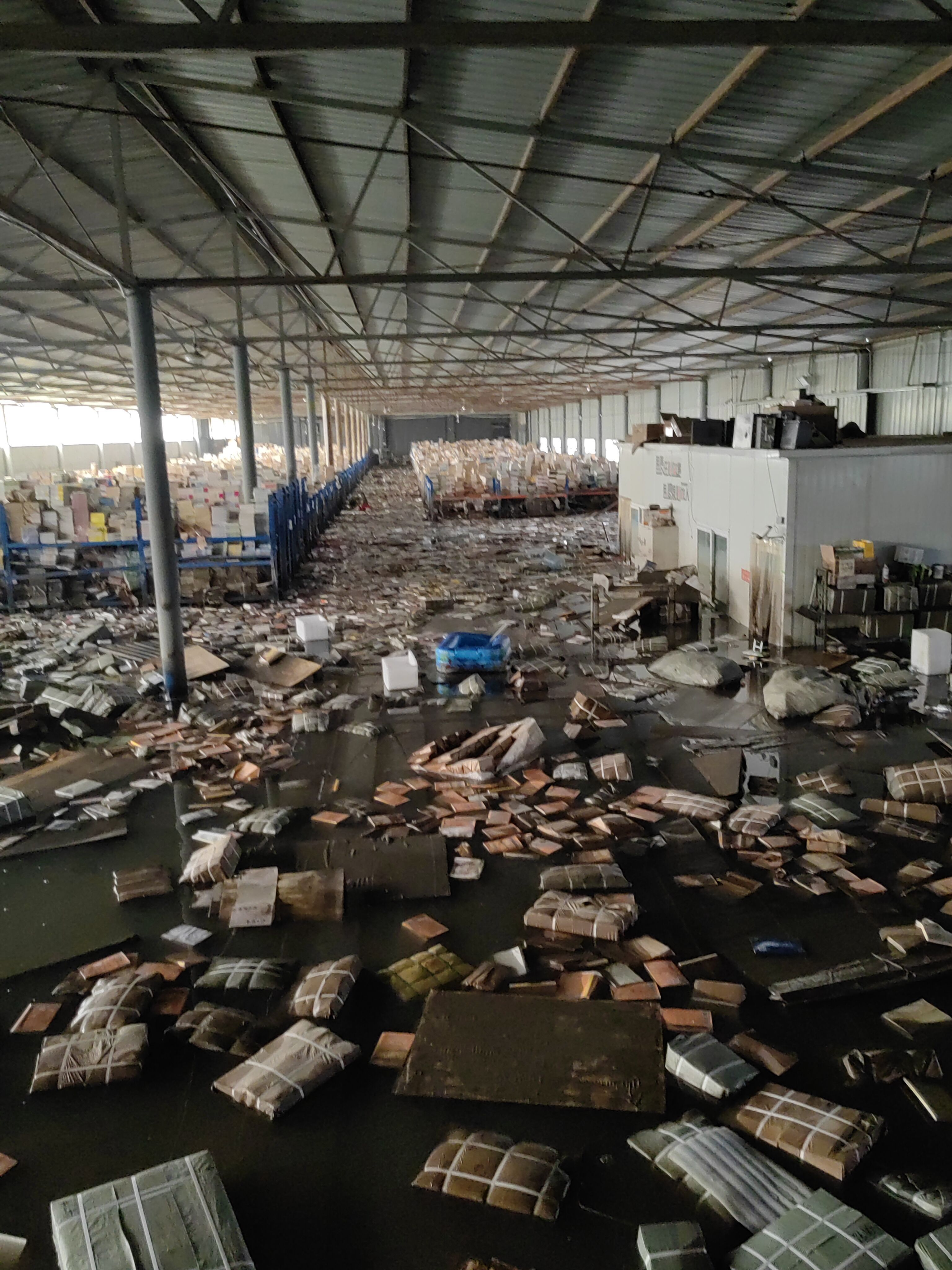 多股洪水漫涿州:被淹的200亿码洋物流园,被围困四天的六百村民