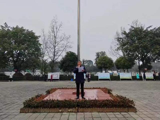 快乐散学礼 平安伴寒假——彭州市军乐中学开展寒假安全教育活动