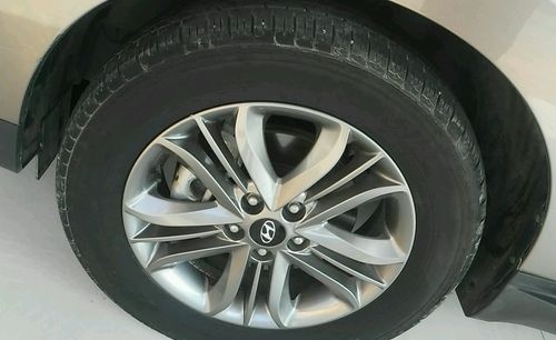 2015款北京现代ix35这款车,轮胎规格是什么?