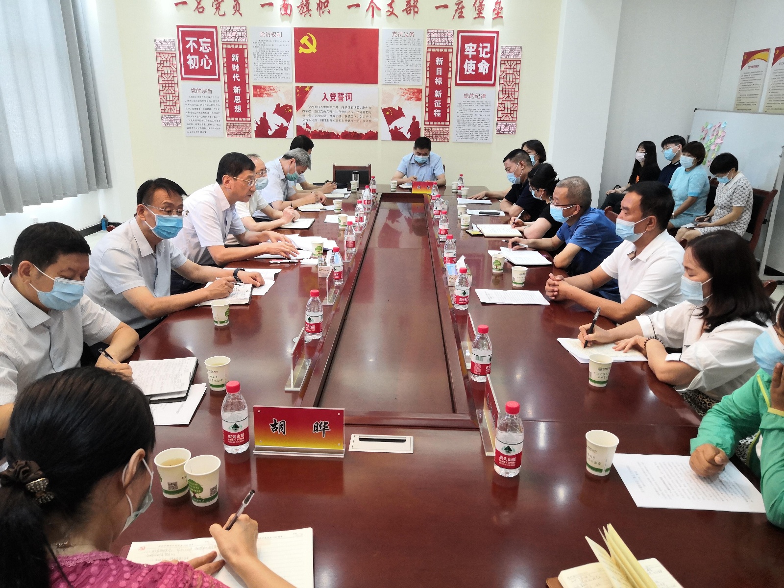 西安市人大常委会副主任薛振虎深入灞桥区席王街道代表工作室接待基层