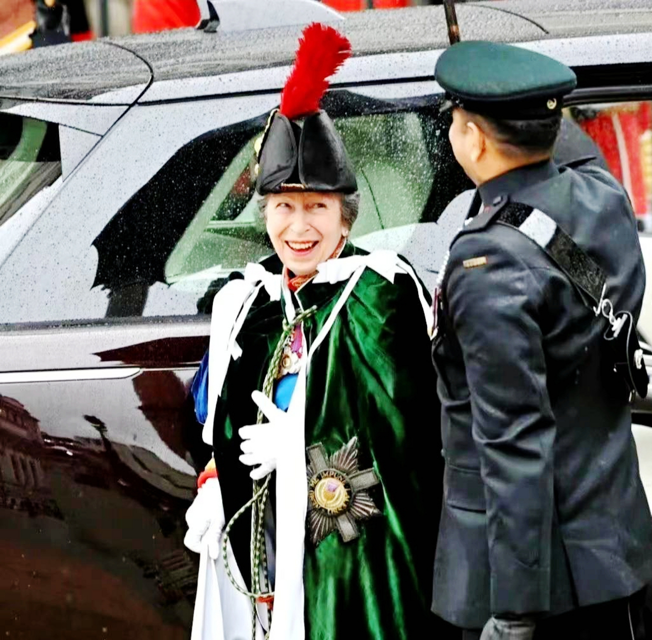 安妮公主身着军装现身英国查尔斯三世国王加冕典礼现场.