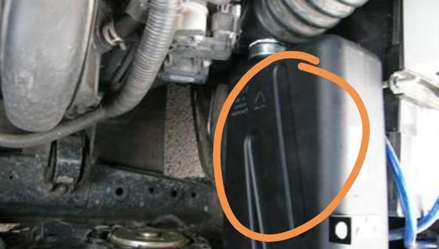 怎么确定涉水后发动机是否进水?