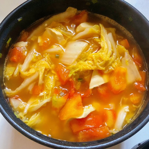 让美味又营养的西红柿白菜豆腐汤,满足你的胃吧!
