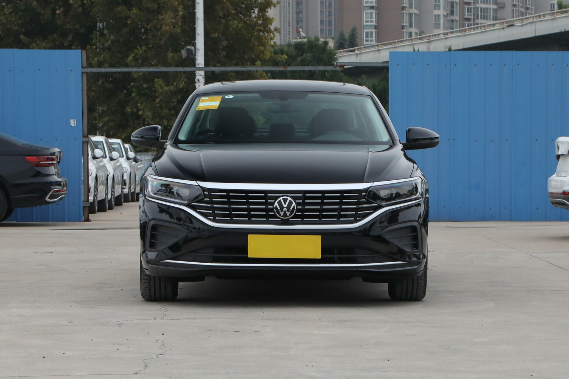 上汽大众新帕萨特2024款升级上市,建议零售价181,900元-243,300元.