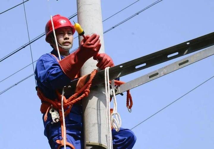 上杆外线10kv安装电工招聘 外线高压电工安装招聘