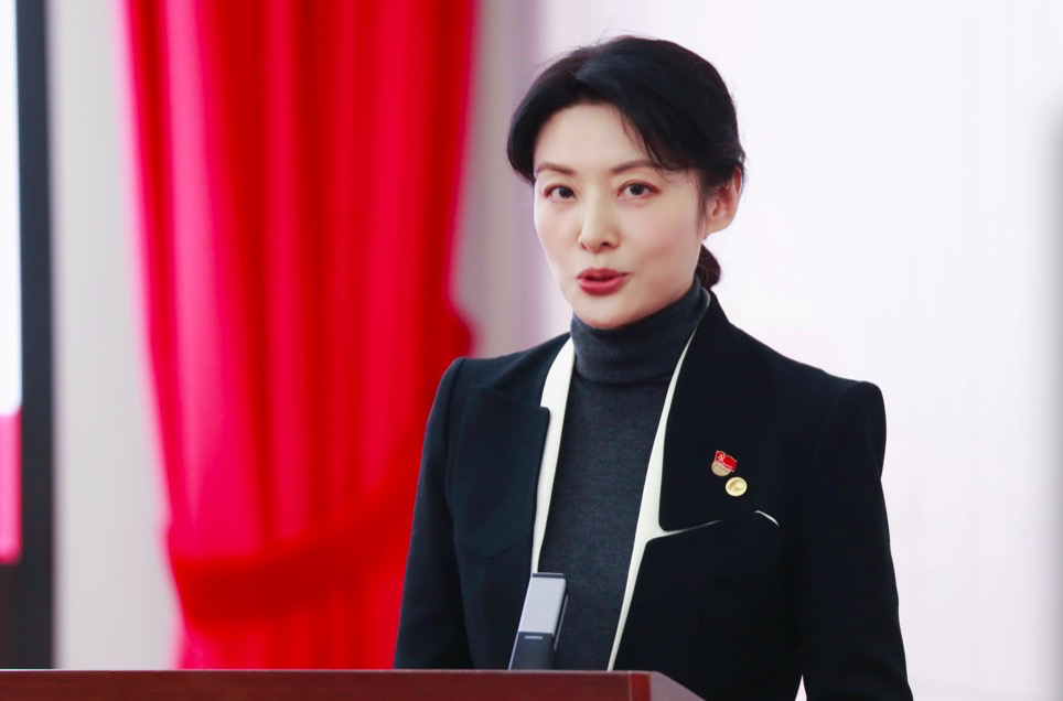 保利集团党委常委,副总经理,保利文化董事长张曦以"长风破浪会有时,直