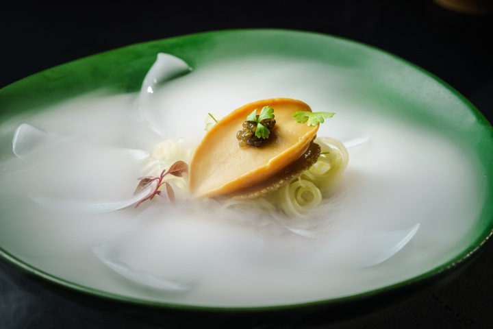 我为亚运献一道美食:钱塘江鲻鱼配金华两头乌,绍兴太雕酒,这道硬菜很