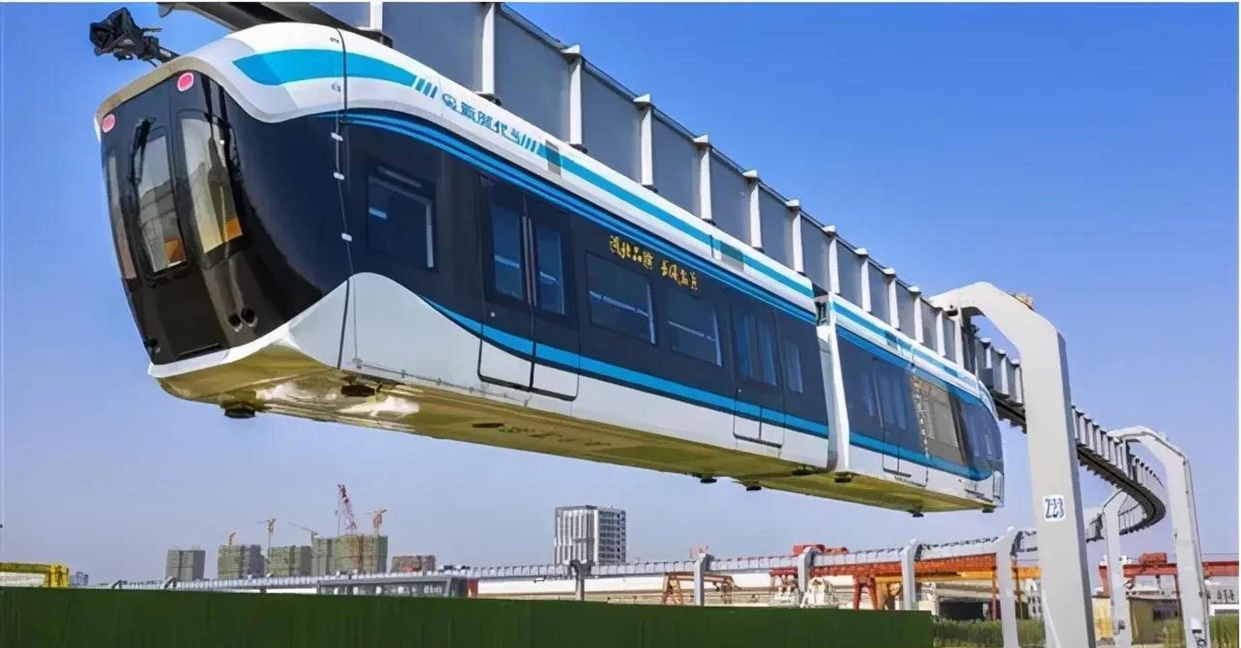 就挺刺激的,科技真是越来越发达了,头几天,我国首辆悬挂式空中列车,在