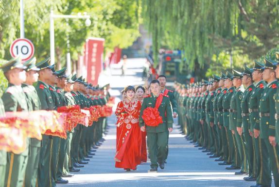 武警集体婚礼图片