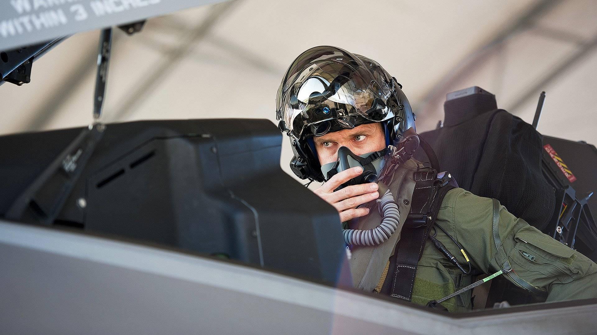 战机飞行员贵为天之骄子,工资待遇能拿多少?难怪几万人抢着当