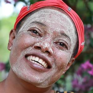 科摩罗女人的天然面膜