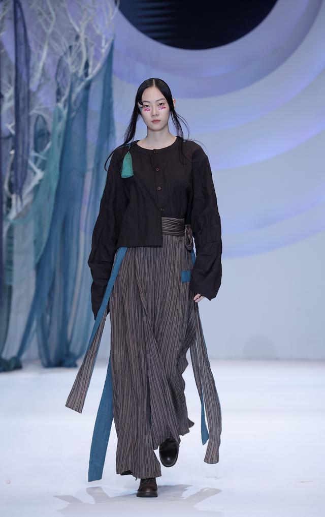 株洲原创服饰品牌"素白"亮相中国国际时装周