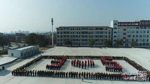 金溪县锦绣中学开展学雷锋活动(图)