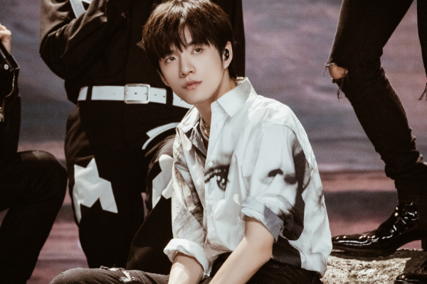 张颜齐恋情再曝新料,曾与母丹戴情侣帽,粉丝控评否认传言!