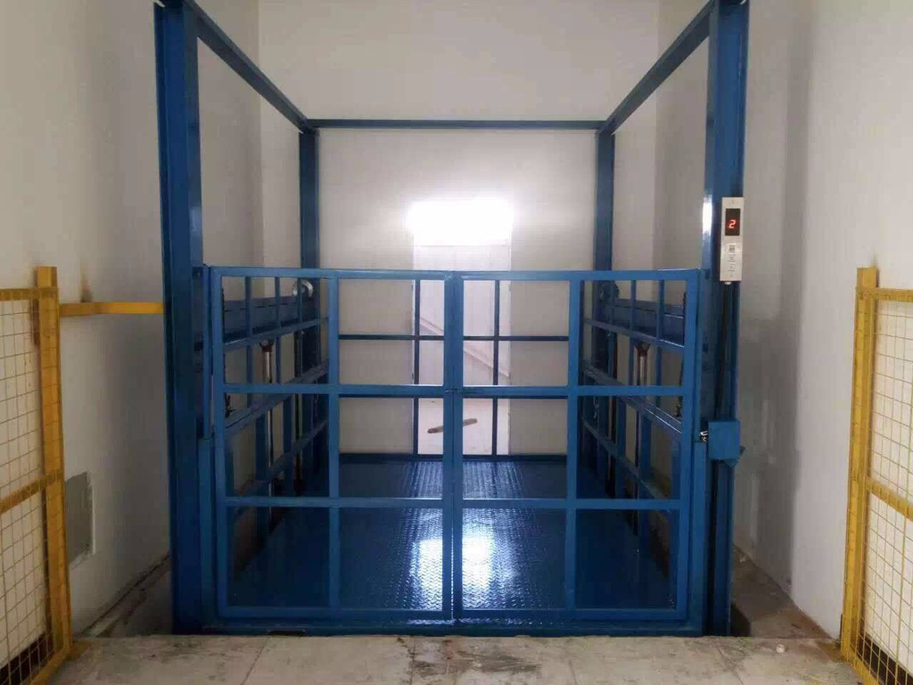 施工单位为何青睐导轨式升降货梯?