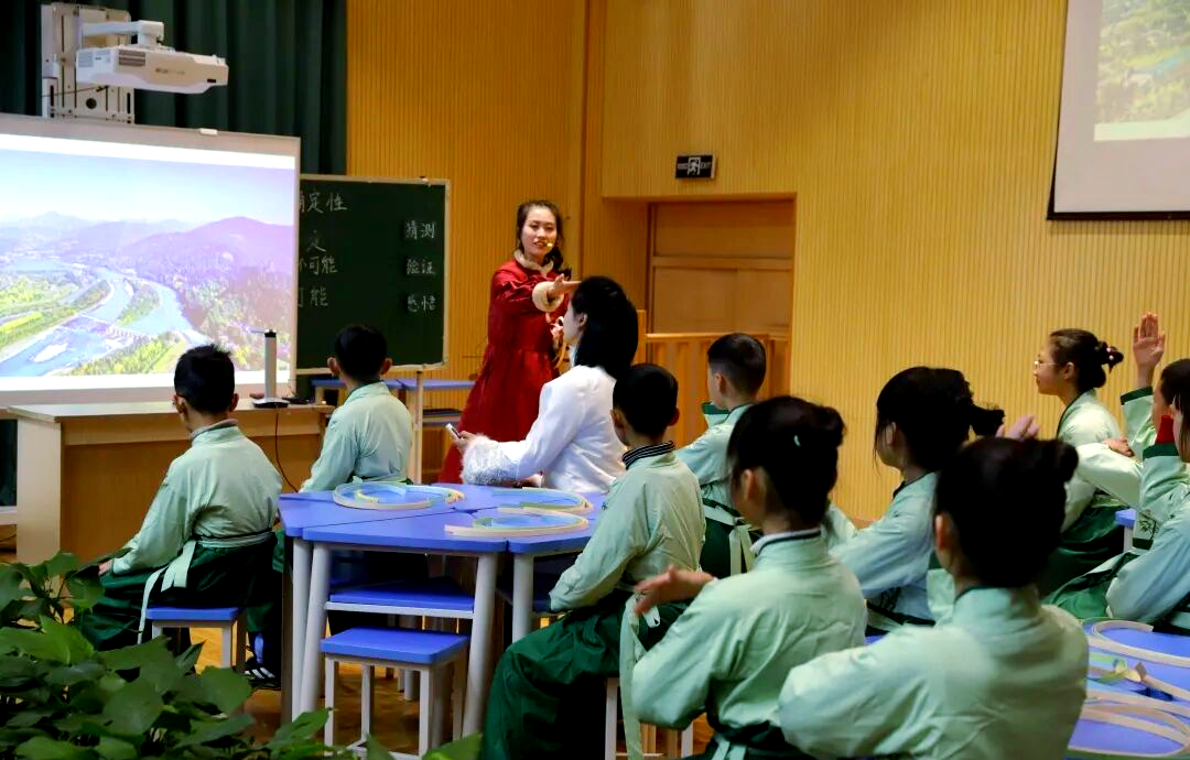 都江堰市李冰小学探索"生长课堂"及其国际交流