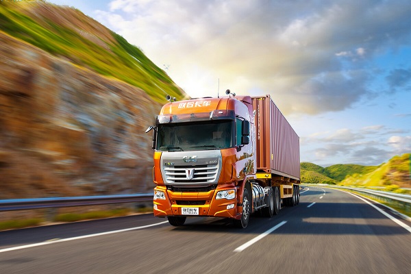 一辆卡车重多少吨