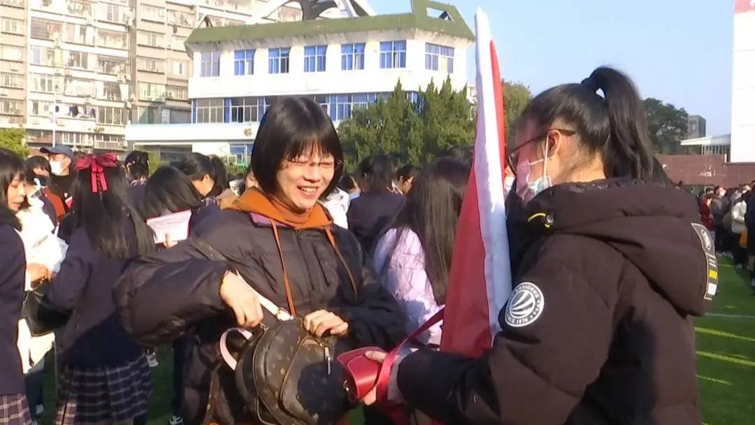 感恩担当 逐梦远航—古田一中举办2023届高三年段成人礼仪式