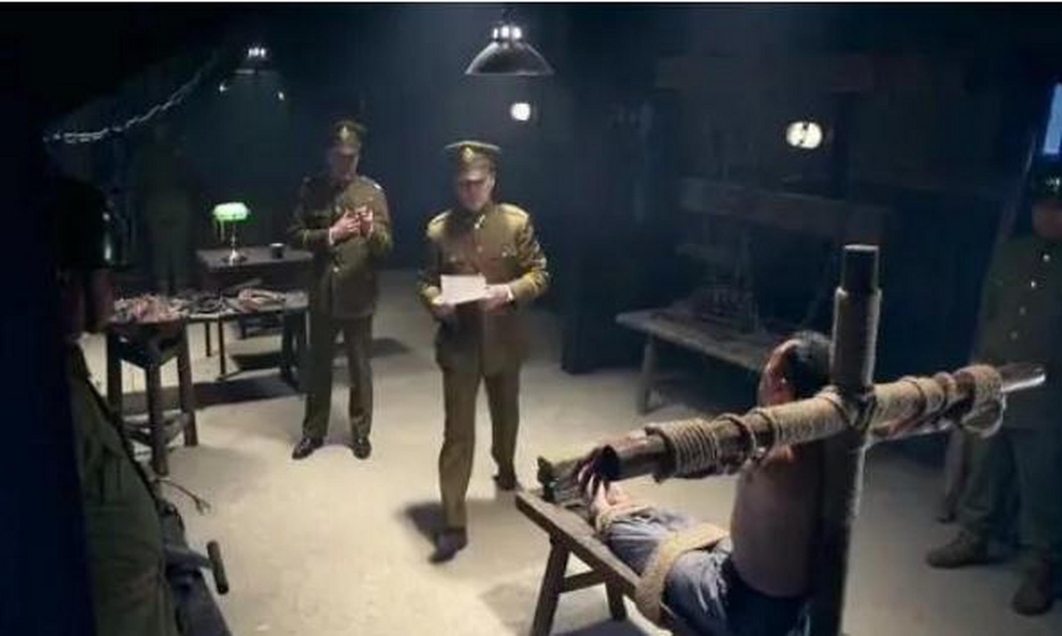 1947年,特务头子沈醉到渣滓洞视察,与一个疯子擦肩而过的时候,敏锐