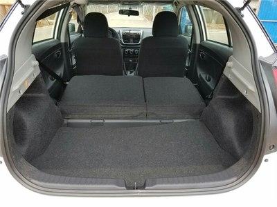 威驰后座椅怎么放倒