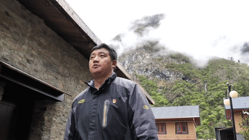 如今玉麦乡变得越来越好,曾经的"三人乡"已变成67户200多人,下辖两个