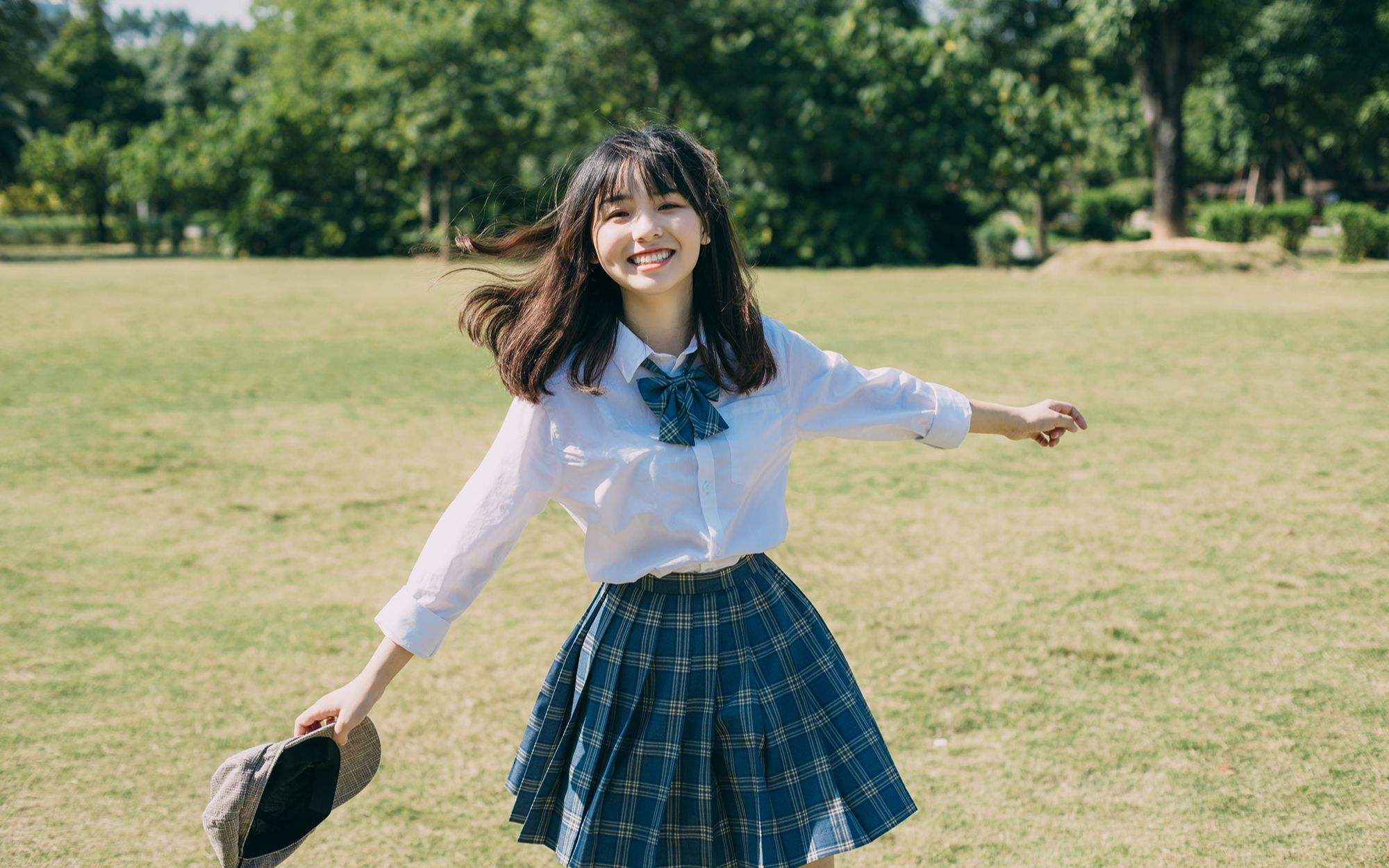 为啥贵族学校女生的校服都是裙子?班主任说出3原因,原来如此!