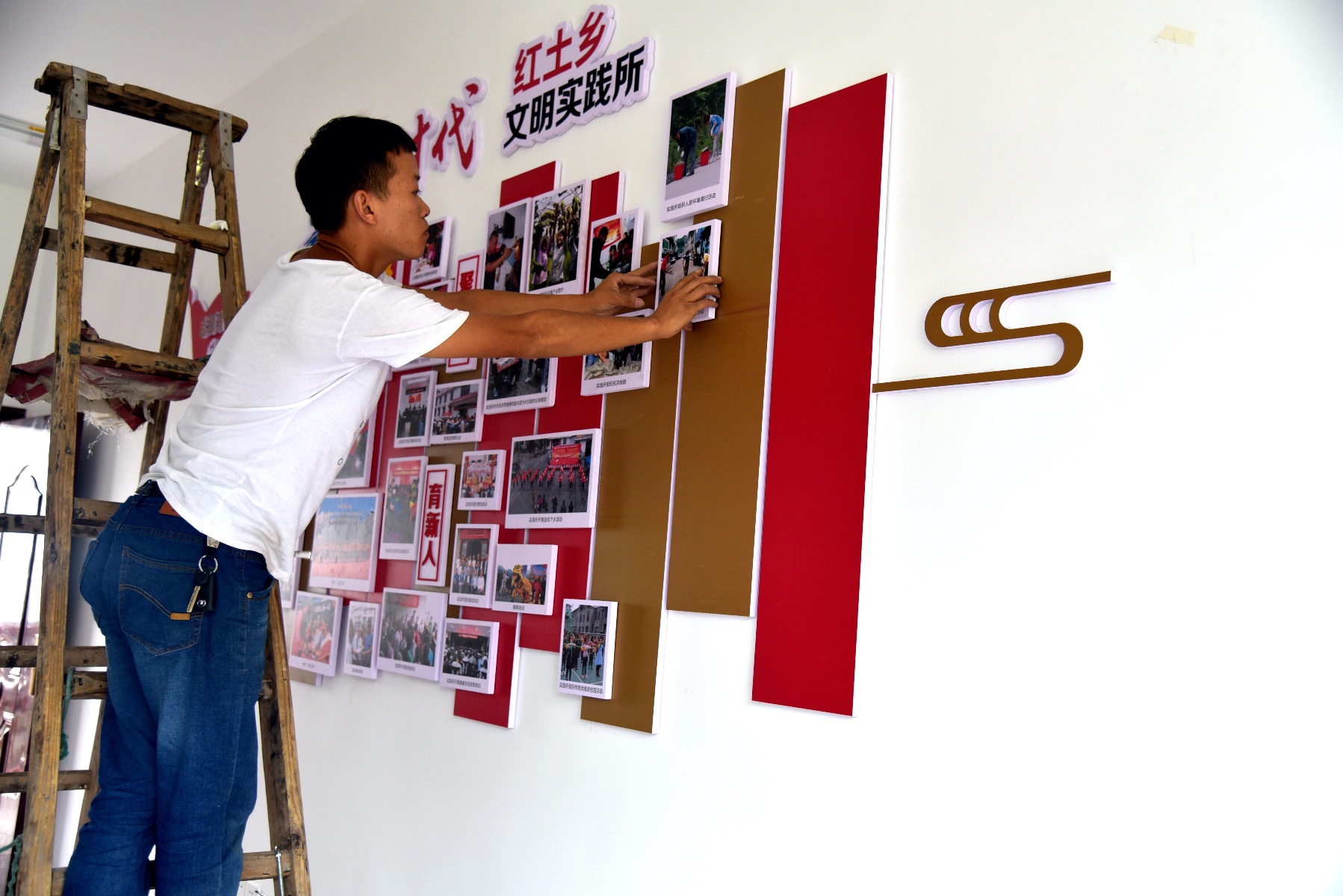 「文明实践行动」海报上墙 文明入心