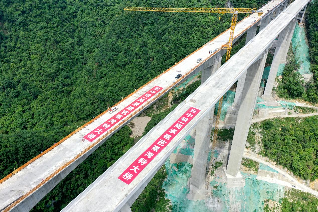 贵州桐新高速公路芭蕉湾特大桥贯通 采用水平底板索新技术