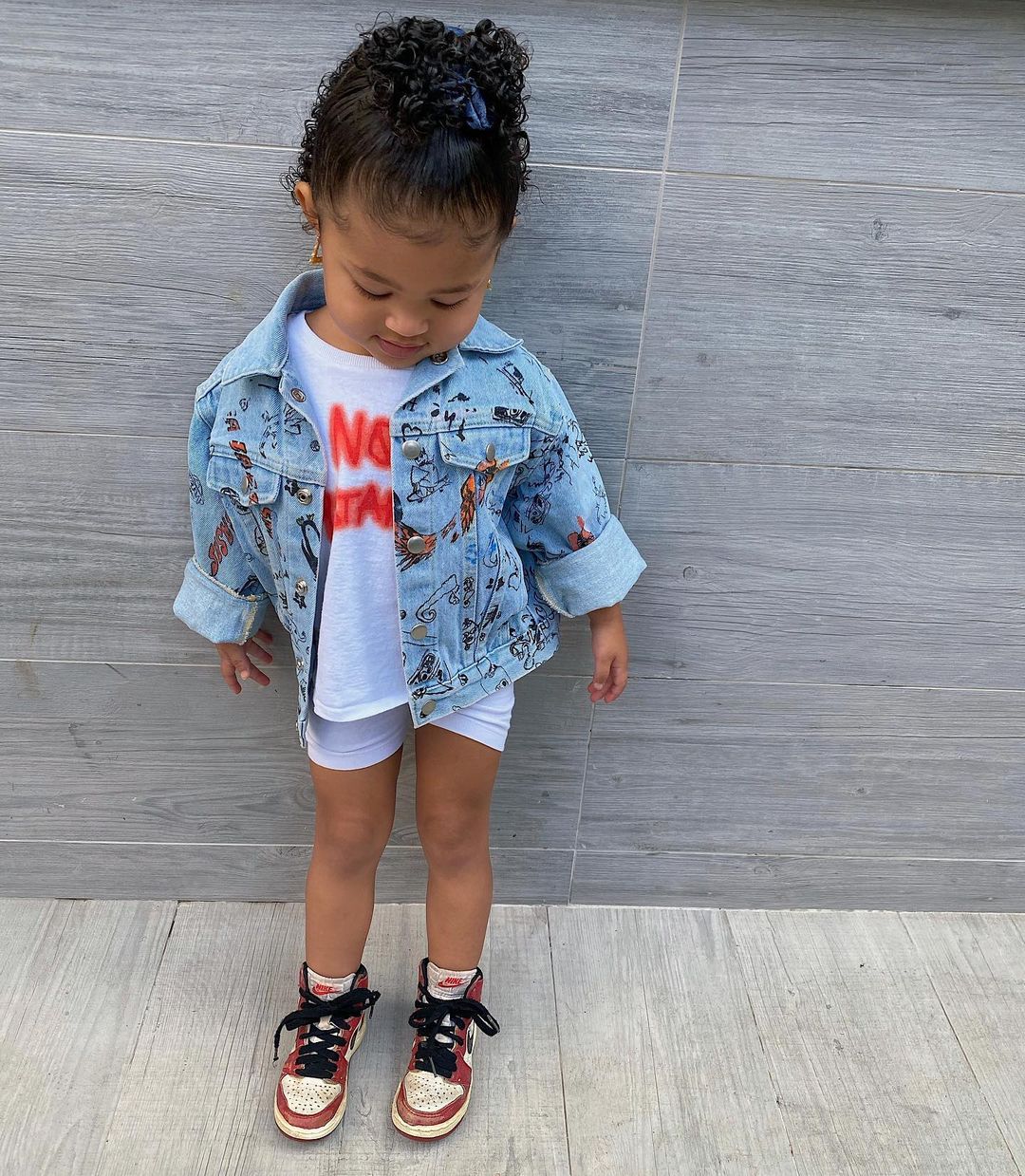 一览全球最小鞋头travis scott 女儿stormi 的球鞋收藏!