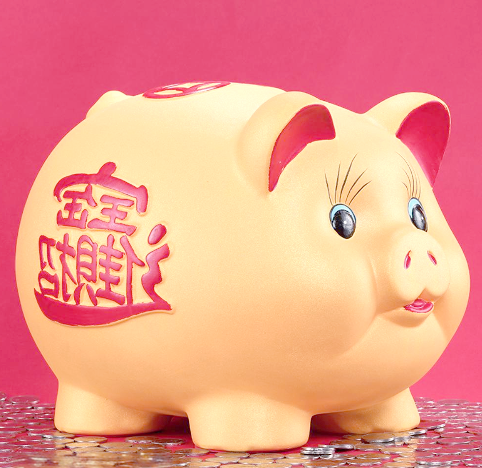 如何通过黄金招财猪提升家居财运布局