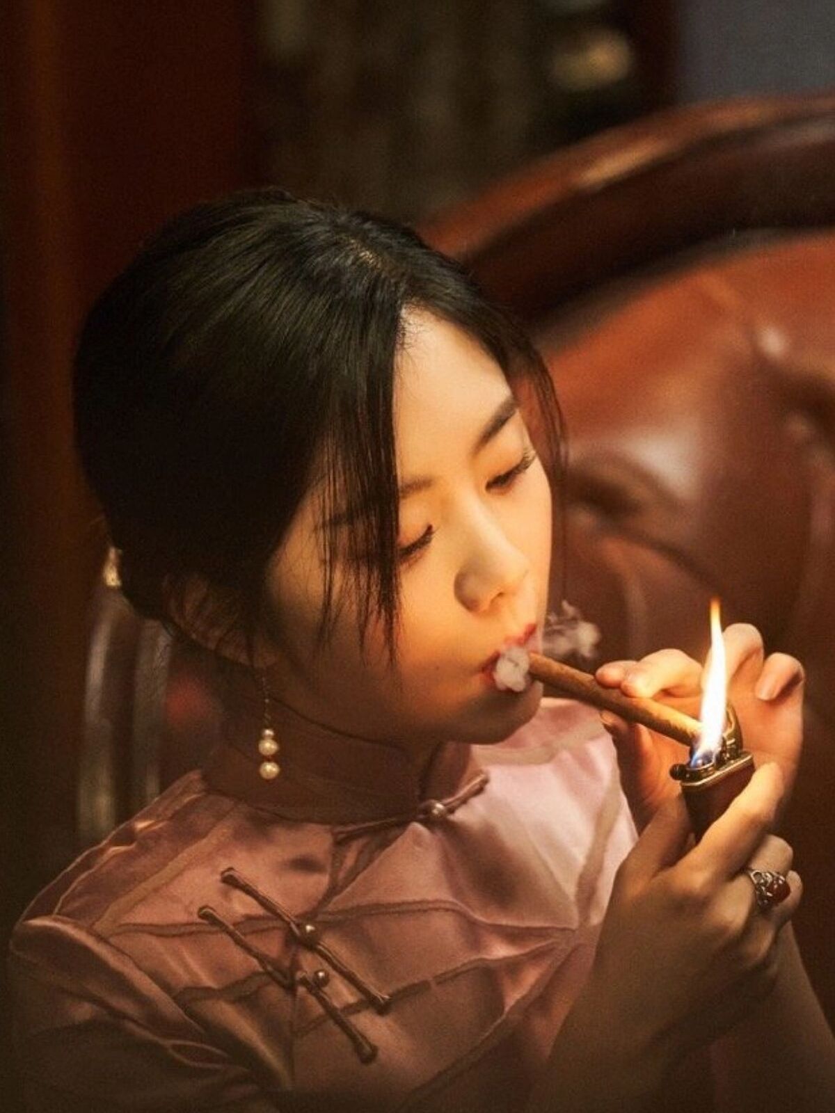 "圆脸女人"怎么把旗袍穿出美感?跟着谭松韵学,准没错