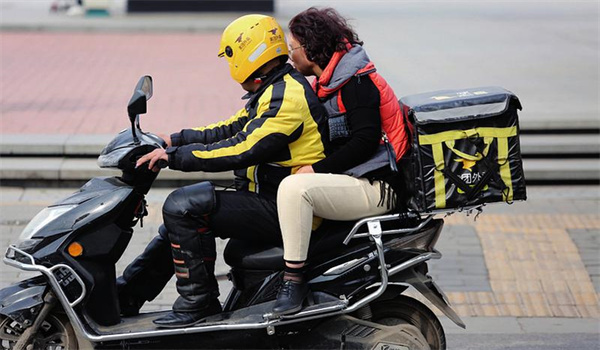 机车可以载人吗?