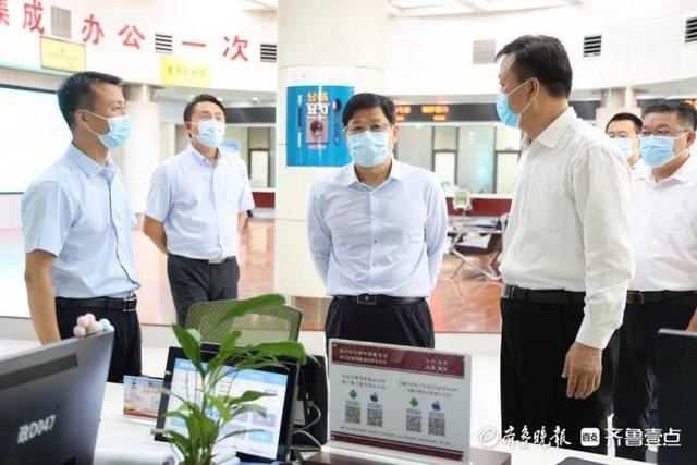 包希安督导我区全国文明城市创建和疫情防控工作