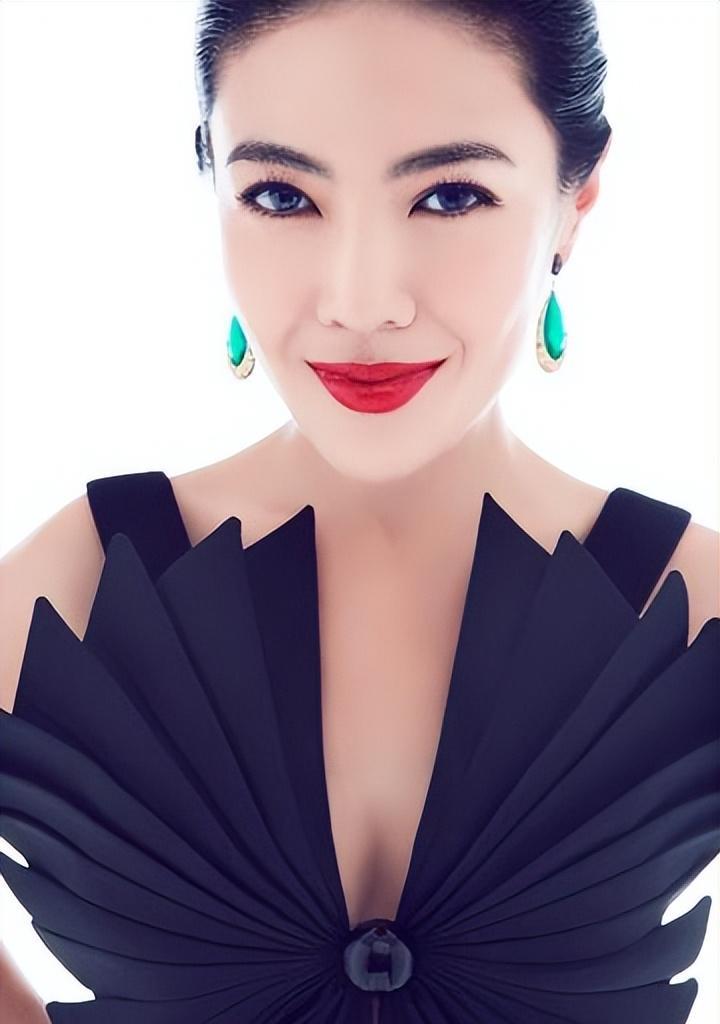 "高级交际花"苏芒:一双玉臂万人枕,为挤入上流社会不择手段